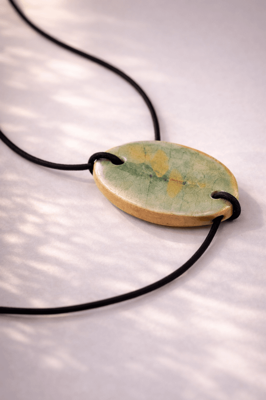 Collar de porcelana motivos botánicos