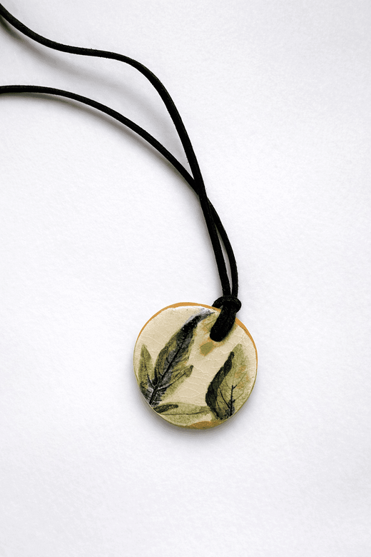 Collar de porcelana pintado a mano