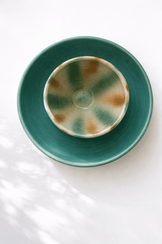 Conjunto de plato verde y mini cuenco en tonos verdes