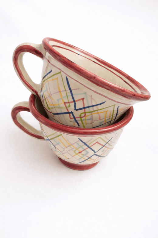Dos juegos de tazas con forma de campana