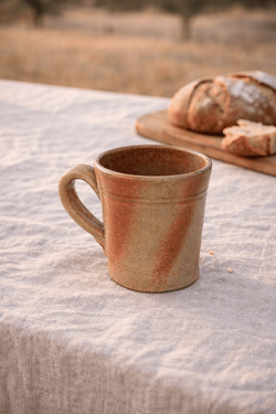 Juego de tazas de cerámica en tonos rojos y amarillos