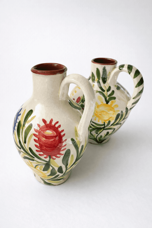 Pequeños jarroncitos decorativos pintados a mano