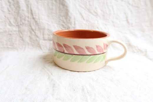 Taza con motivos vegetales