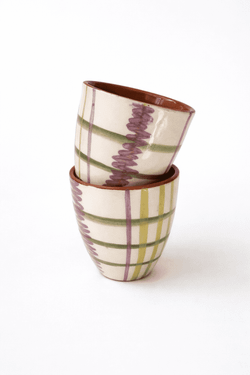 Vasos de cerámica pintados a mano