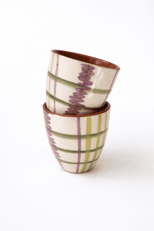 Vasos de cerámica pintados a mano